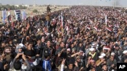 1月4号在费卢杰，抗议者高呼口号，反对什叶派领导的政府