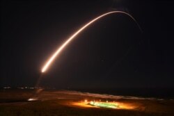 미 육군이 지난 2월 캘리포니아 반덴버그 공군기지에서 '미닛맨3' 대륙간탄도미사일을 시험발사했다.