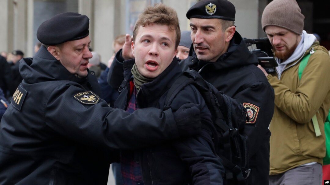 Booliska Belarus oo xiraya wariye Raman Pratasevich, 
