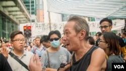 香港旺角支持佔中的人士 (美國之音方正拍攝)