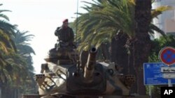 Un char de l'armée tunisienne près du palais présidentiel de Carthage