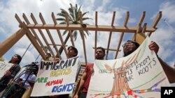 Supporters of the Deferred Action for Childhood Arrivals Act (DACA) and others demonstrate outside the U.S. District Court 9th Circuit in Pasadena, California, May 15, 2018.