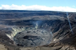 Kawah gunung berapi Kilauea di Pulau Besar Hawaii di Taman Nasional Hawaii, Hawaii, 13 Agustus 2021. (Foto: Survei Geologi AS via AP)