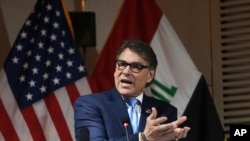 ریک پری، وزیر انرژی آمریکا، در سفر به عراق از دولت آن کشور خواسته بود به اتکا به گاز و برق ایران پایان بدهد و بخش انرژی اش را بر روی سرمایه گذاری آمریکا باز کند. 
