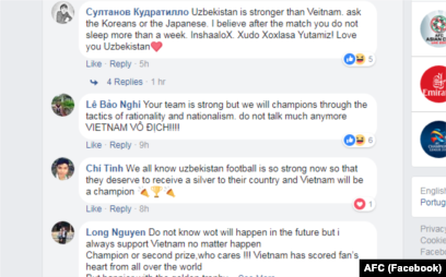 Người hâm mộ Việt Nam "đấu" với người hâm mộ Uzbekistan trước trận chung kết.