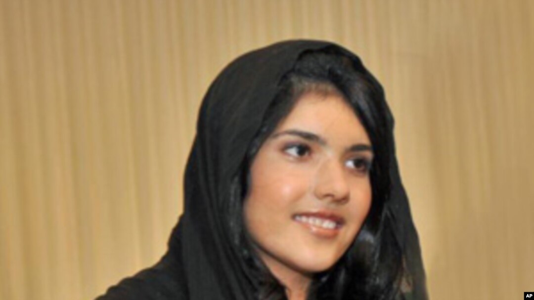 Bibi Aisha made her first public appearance with her new prosthetic nose at the Grossman Burn Foundation's "The Art of Humanity" gala in Los Angeles, California, October, 2010.