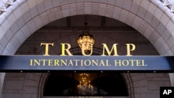 Ulaz u Trumpov hotel u Washingtonu.