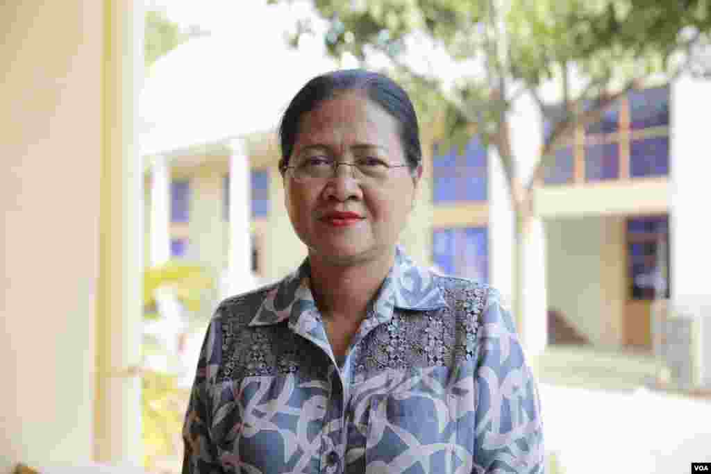 Saeng Sochenda, 54 years old, is director of Research office at the National Institute of Educaton. With 23 years experience in teaching, Sochenda told VOA on Monday that women plays an important role in education as well as economic. And, she loves teaching because she has opportunities to share her knowledge to young generations so that they can contribute to the development of the country. Her messages to all Cambodian women is that they must not lose hope--&rdquo;All women have to be part of social development, so please do not lose hope. Keep your hope up and be part of the development.&rdquo;(Tum Malis/VOA Khmer)