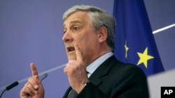 Presiden Parlemen Eropa, Antonio Tajani, berbicara dalam konferensi pers di Parlemen Eropa di Brussels hari Rabu, 29 Maret, 2017 (foto: AP Photo/Olivier Matthys)