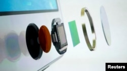 El botón del iPhone conocido como "Home" posee un sensor para identificar la huella dactilar de su dueño, evitando que una persona no autorizada lo utilice.