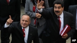 Maduro, que salió en defensa de Diosdado Cabello, ha amenazdo respalda la amenaza de demandar al periódico.