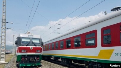 中国贷巨款建成非洲新铁路