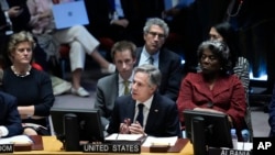 Госсекретарь Энтони Блинкен (в центре) выступает в Совете Безопасности ООН. 24 октября 2023 г. 