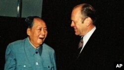 明顯衰老的毛澤東1975年12月會見來訪的美國總統福特