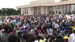 Les manifestants du 07 août 2021 à N'Djamena, au Tchad. (VOA/André Kodmadjingar)