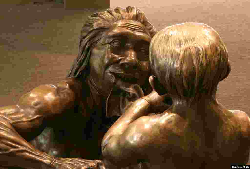 A scene of motherly love among Neanderthals is an unexpected surprise for tourists. (John Gurche, “Shaping Humanity”)