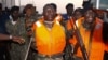 Dois acompanhantes de Bubo Na Tchuto no momento de sua detenção, presos pelo governo guineense para investigações