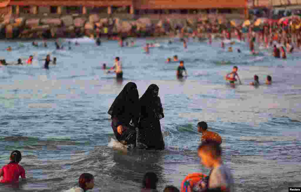یک روز گرم در سواحل آبهای غزه