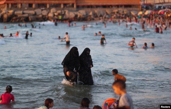 Palestinians enjoy the beach in Gaza City on June 8, 2022. (REUTERS/Mohammed Salem)