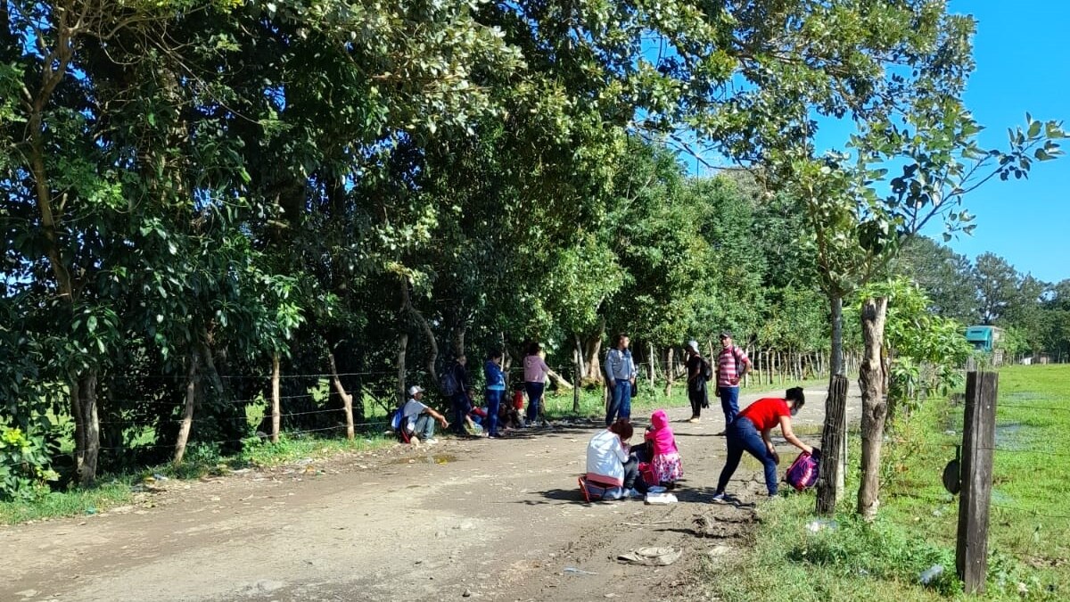 Cientos de centroamericanos inician primera caravana del a o