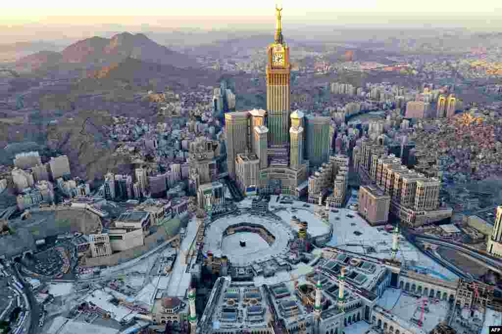 An aerial view shows the Grand Mosque and the Mecca Tower, in the Saudi holy city of Mecca, deserted on the first day of the Muslim fasting month of Ramadan during the novel coronavirus pandemic crisis.
