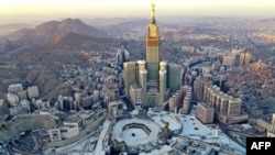 Pemandangan dari udara menunjukkan Masjidil Haram dan Menara Mekah, di kota suci Mekkah di Saudi. (Foto: AFP)