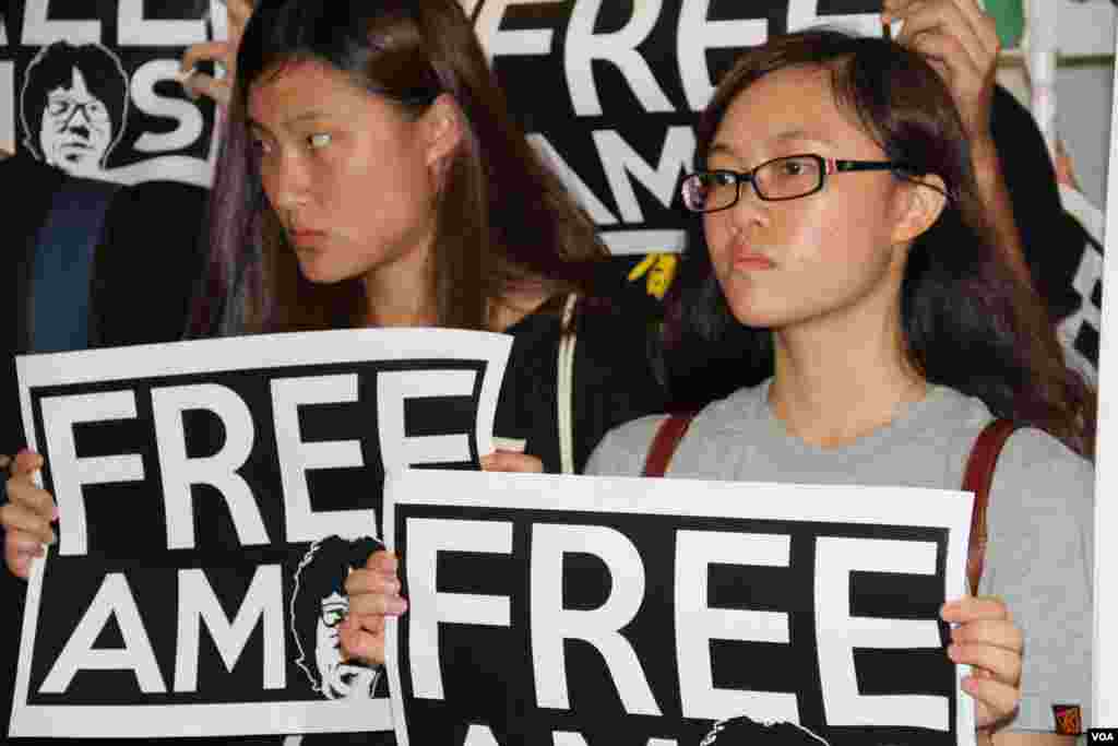  港大学生会要求新加坡释放因言获罪少年（美国之音海彦拍摄）
