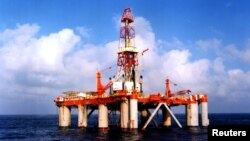 Ảnh minh họa: Giàn khoan dầu của Tổng công ty dầu khí ngoài khơi quốc gia Trung Quốc CNOOC.