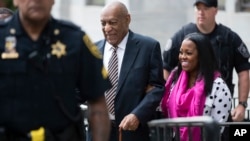 Bill Cosby arrives for his sexual assault trial with Keshia Knight Pulliam, right, at the Montgomery County Courthouse in Norristown, Pa., June 5, 2017.