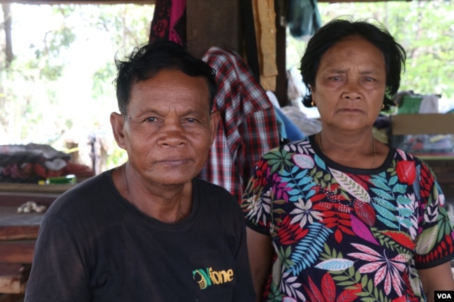 Khieu Him and his wife, Bun Kim Eng, grow orange trees in Pursat province, Cambodia, April 9, 2019. (Sun Narin/VOA Khmer)