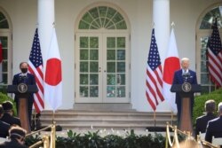PM Jepang Yoshihide Suga dan Presiden AS Joe Biden dalam konferensi pers bersama di Rose Garden, Gedung Putih, Washington, D.C., 16 April 2021.