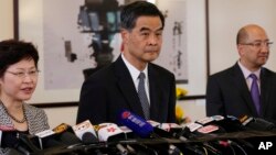 Pemimpin eksekutif Hong Kong Leung Chun-Ying (tengah) mengatakan demonstrasi 'Occupy' telah berakhir (foto: dok).