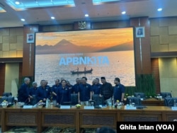 Menkeu Sri mengakui pendapatan negara dari sektor perpajakan cukup tertekan sehingga defisit semakin melebar karena belanja pemerintah naik tajam. (Ghita Intan/VOA)