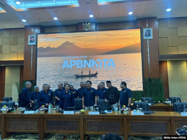 Menkeu Sri mengakui pendapatan negara dari sektor perpajakan cukup tertekan sehingga defisit semakin melebar karena belanja pemerintah naik tajam. (Ghita Intan/VOA)