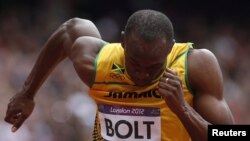 Jamaica's Usain Bolt starts his men's 200m round 1 heat during the London 2012 Olympic Games at the Olympic Stadium August 7, 2012.