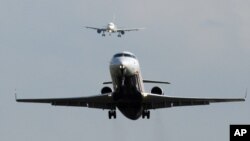 Planes take off and land at Washington's Reagan National Airport in Alexandria, Virginia, August 4, 2011