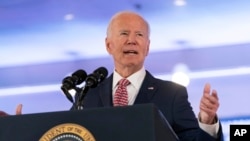 El presidente Joe Biden habla en un mitin político en Filadelfia, Pensilvania, el 15 de octubre de 2024.