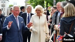 Britain's Prince Charles, Prince of Wales and his wife Britain's Camilla, Duchess of Cornwall greet the crowd during a visit at the Brandenburg Gate in Berlin, Germany, May 7, 2019.