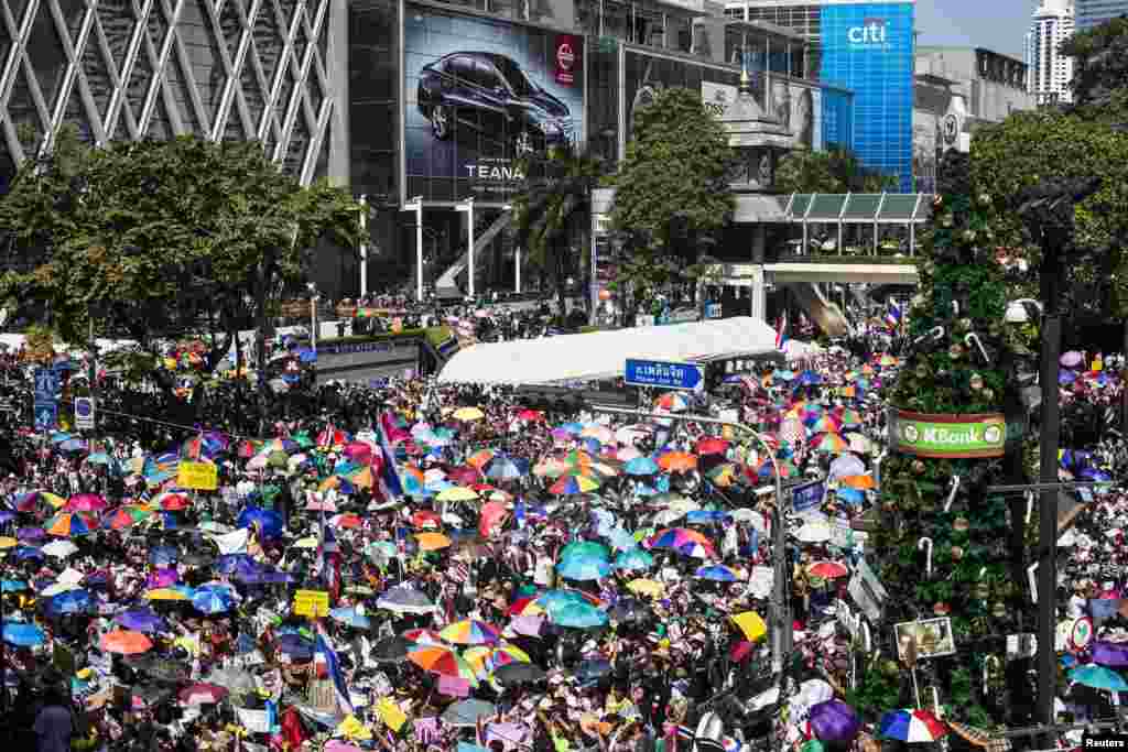 Anti-government protesters gather outside the Central World mall in the shopping district in central Bangkok, Jan. 13, 2014.