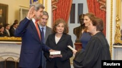 John Kerry juramenta como nuevo secretario de Estado en una ceremonia privada en el Senado de EE.UU. 