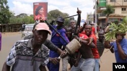 Youth took to the streets Monday demanding the resignation of Kenya's electoral commission officials, in Kisumu, Kenya, Oct. 16, 2017. Kenya’s opposition has vowed to continue with the protests until its demands are met. (M. Yusuf/VOA) 