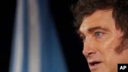 El presidente de Argentina, Javier Milei, asiste a la Asociación de Líderes de Marketing en Montevideo, Uruguay, el viernes 6 de diciembre de 2024. AP