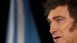 El presidente de Argentina, Javier Milei, asiste a la Asociación de Líderes de Marketing en Montevideo, Uruguay, el viernes 6 de diciembre de 2024. AP