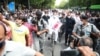 بھارت میں حکومت مخالف احتجاج، کانگریس رہنما راہول گاندھی کی سائیکل پر پارلیمنٹ آمد