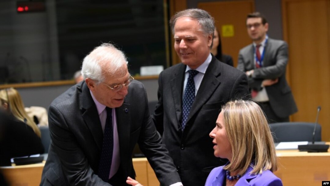 El ministro de Relaciones Exteriores español, Josep Borrell, ha dicho en el pasado sobre Venezuela que "no todas las posiciones están sobre la mesa".
