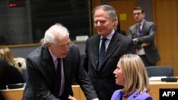 El ministro de Relaciones Exteriores español, Josep Borrell, ha dicho en el pasado sobre Venezuela que "no todas las posiciones están sobre la mesa".