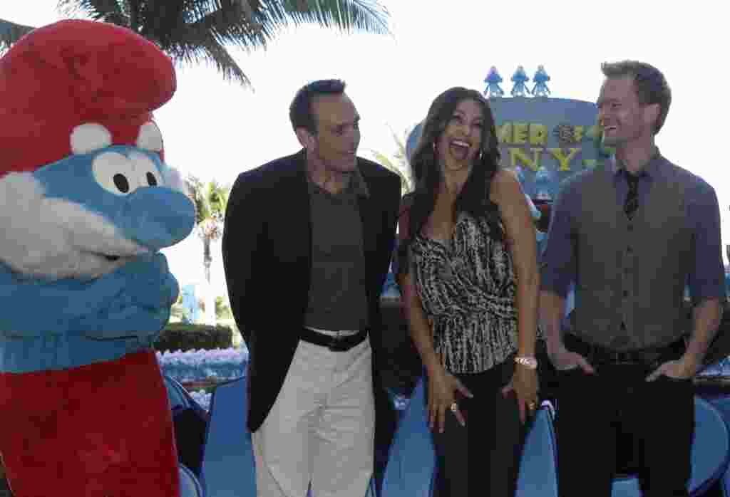 En esta producción el mundo de los pitufos y Gargamel se traslada a Nueva York, donde los pequeños tienen que encontrar la forma de volver a su pueblo antes que el malvado lo haga.