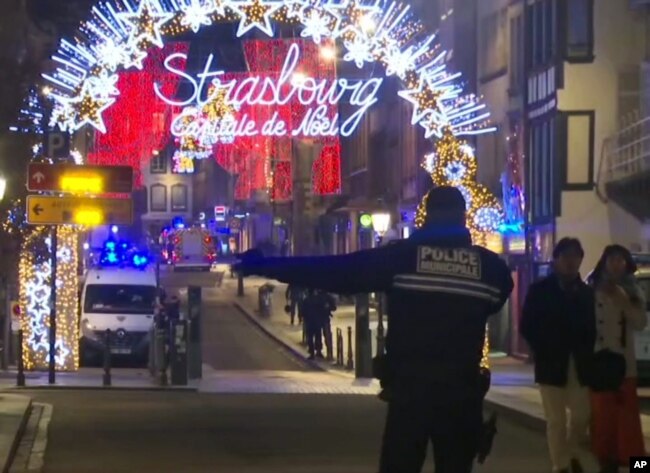 Francia continúa tras la pista del atacante en mercado navideño en Estrasburgo el martes 11 de diciembre de 2018.