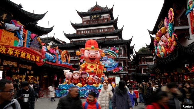 上海豫园人们喜庆猪年(2019年1月31日路透社)