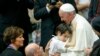 Le pape François lors d’une audience spéciale avec les personnes handicapées au Vatican, le 11 juin 2016. 